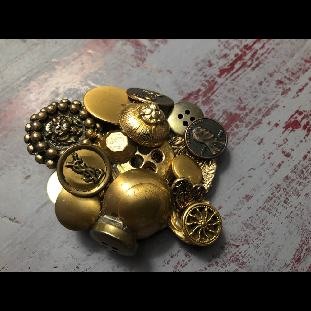 Ysl pin